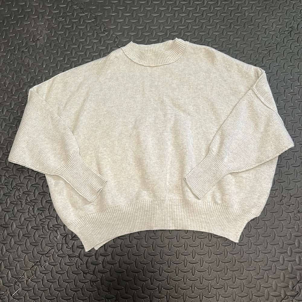 Beautiful gray ribbed warm oversized sweater